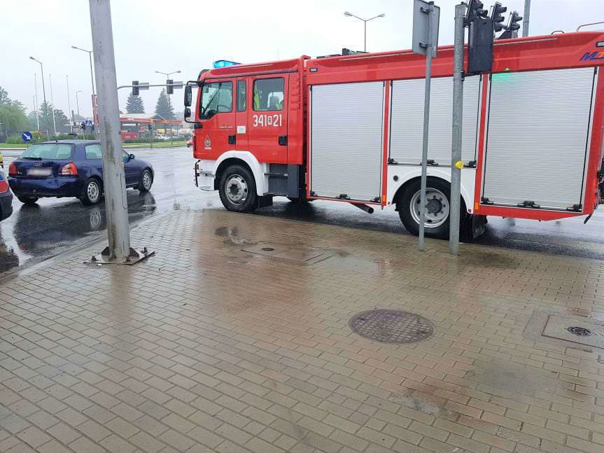 KROSNO. Tirem najechał na tył samochodu osobowego