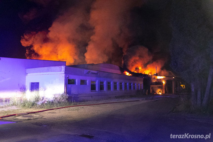 Ogromny pożar hali w Krośnie