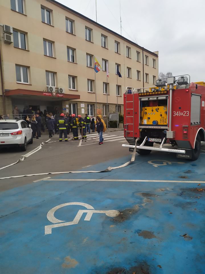 Ewakuacja Urzędu Miasta w Krośnie
