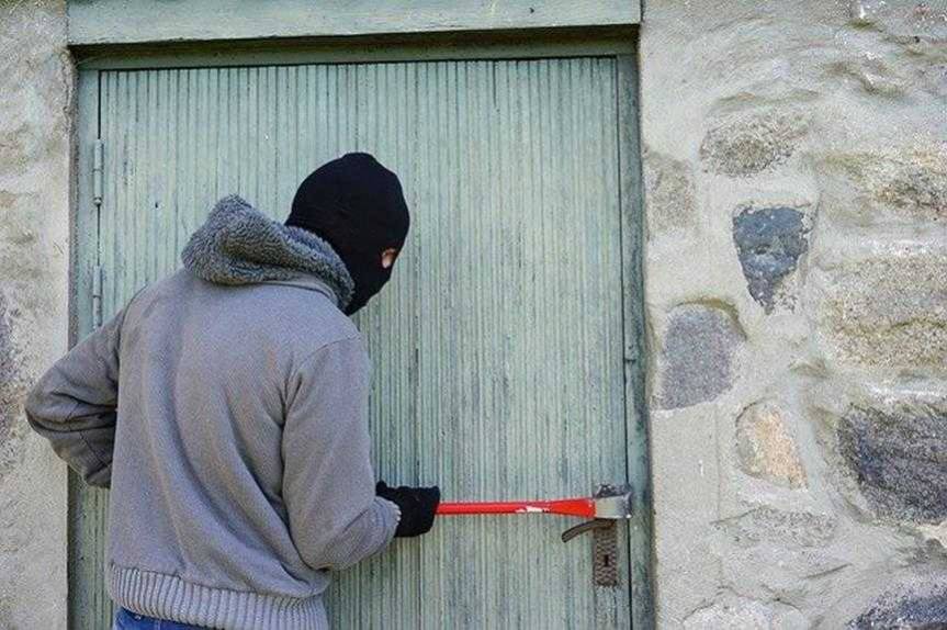  Jak się okazało, w sumie dopuścił się tylko czterech włamań do sklepów