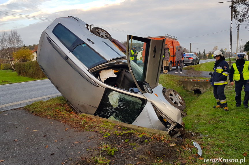 Wypadł z jezdni i uderzył w przepust