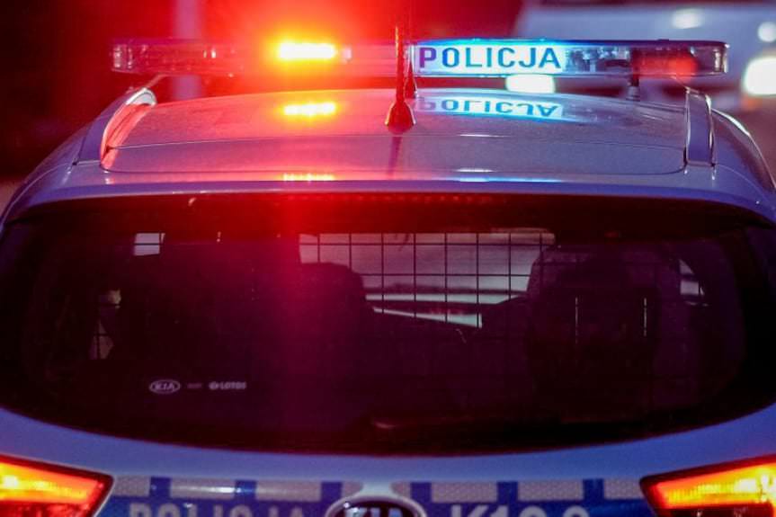 Uderzył w latarnię i przystanek. Był pijany