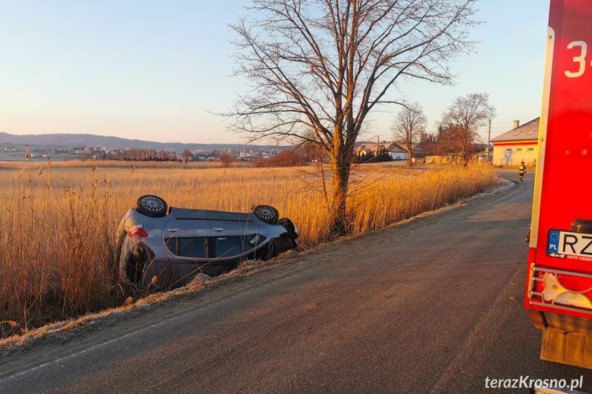 Zręcin. Dachowanie samochodu