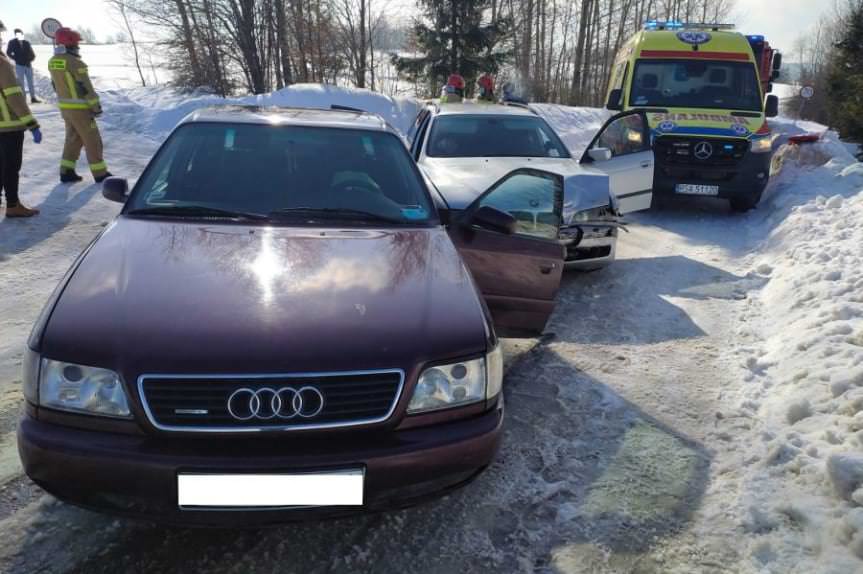 Zderzenie samochodów w Izdebkach