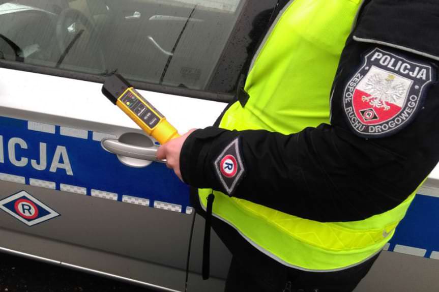 Pijany i bez uprawnień jechał samochodem