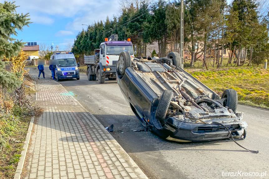 Dachowanie samochodu w Korczynie