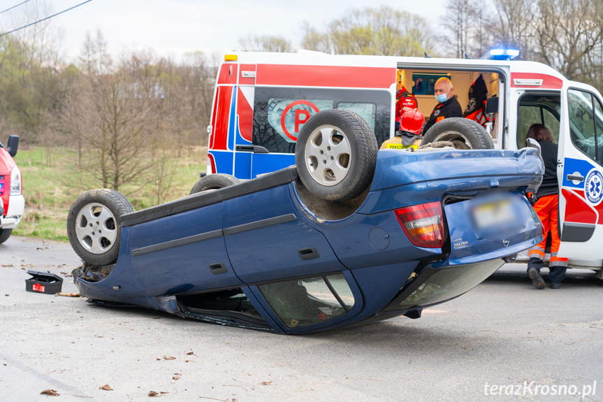 Dachowanie samochodu osobowego w Chlebnej