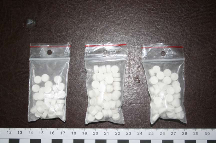 Miał przy sobie trzy rodzaje narkotyków. Został zatrzymany