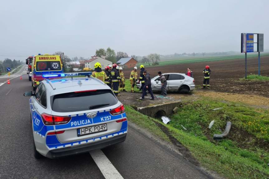 Zadąbrowie. Dachowanie samochodu