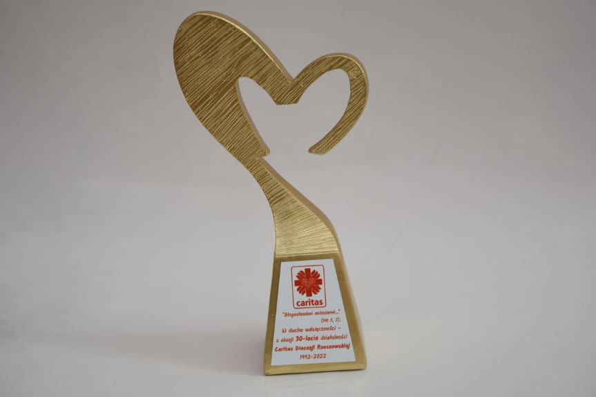 statuetka Caritas