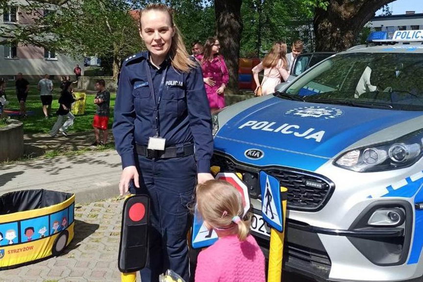 Policjanci na pikniku dla dzieci