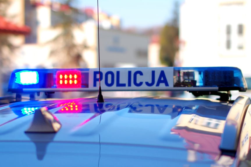 Nie miał prawa jazdy, nie zatrzymał się do kontroli.