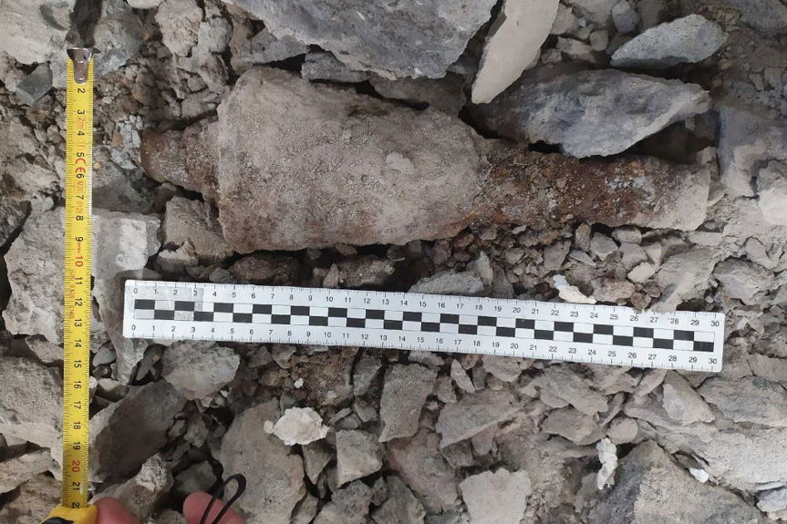 Granatnik z okresu II wojny światowej w piwnicy szpitala