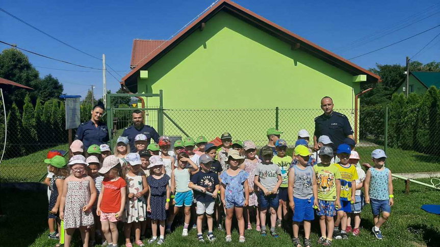 Policjanci spotkali się z przedszkolakami w Krównikach.