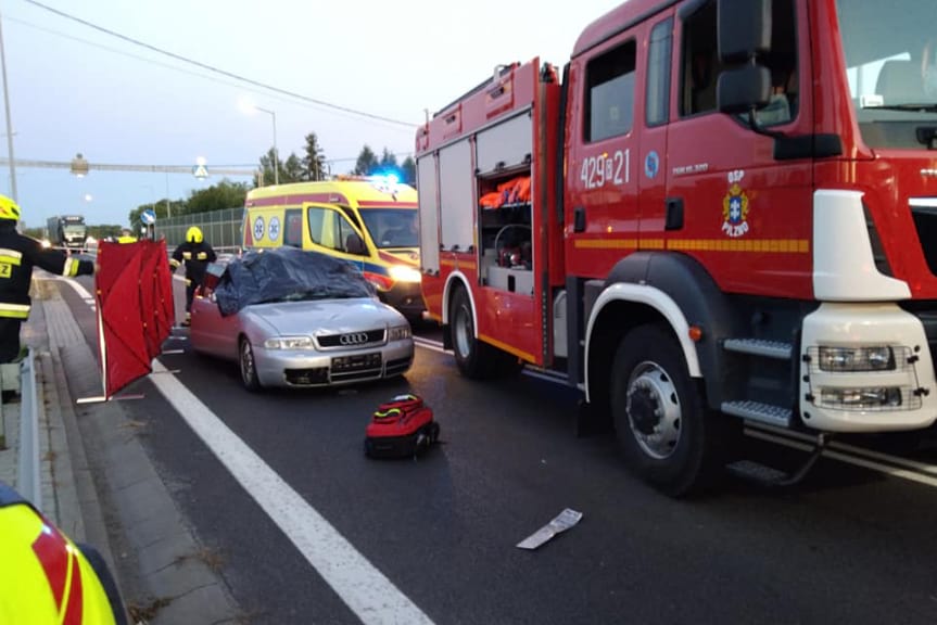 Dwa tragiczne wypadki na Podkarpaciu. Nie żyje pieszy i kierowca samochodu