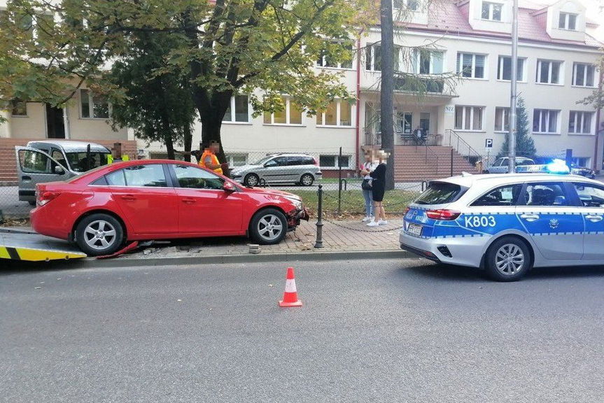 41-latka wjechała w pieszych idących chodnikiem