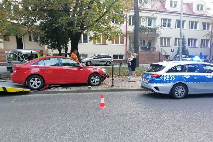 41-latka wjechała w pieszych idących chodnikiem