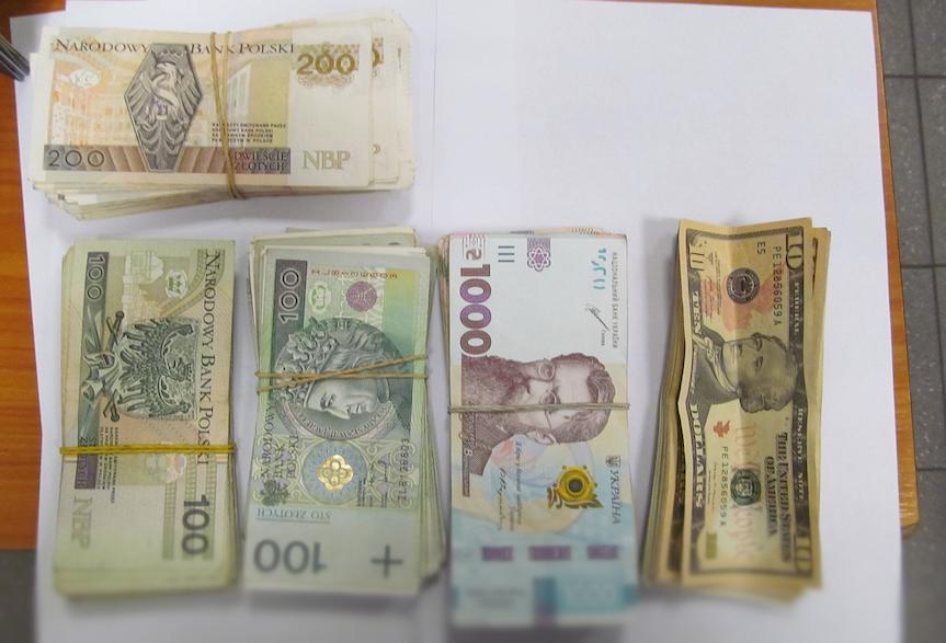 Nie zgłosił do kontroli znacznej gotówki