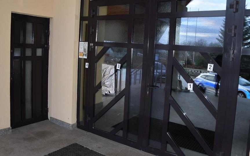 Uszkodził drzwi i elewację kościoła