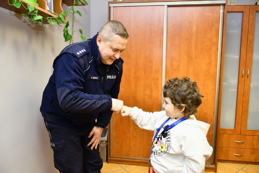 Mała Wiktoria odwiedziła ustrzycką komendę