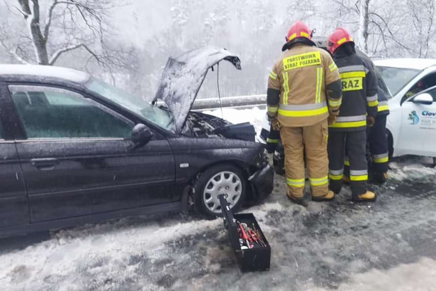 Zderzenie trzech samochodów w Olszanicy