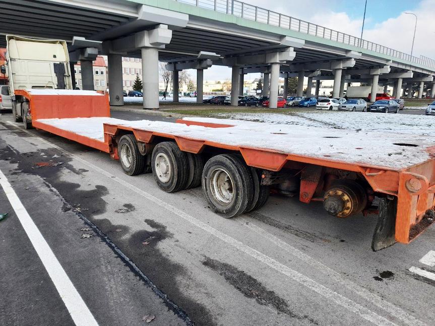 Jechał z naczepą bez dwóch kół