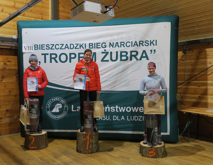 tropem żubra kobiety