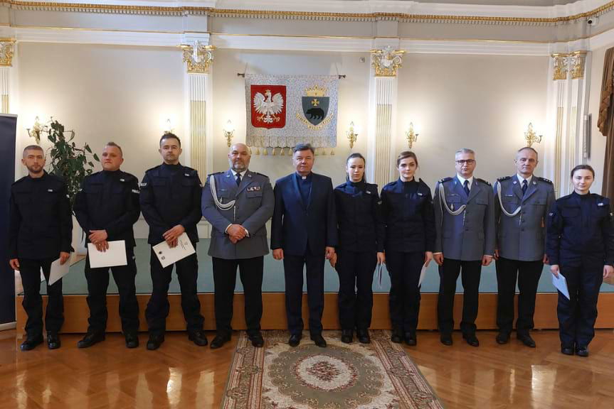 nowo przyjęci policjanci