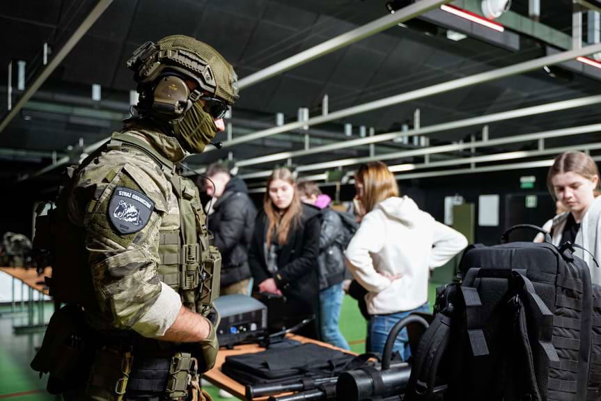 uczniowie w komendzie w Przemyślu