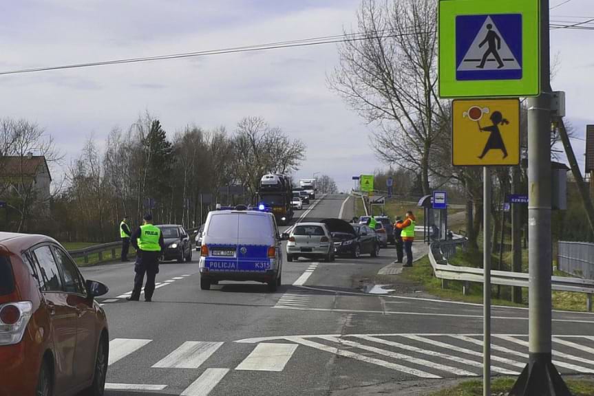 Zderzenie dwóch samochodów w Trześni