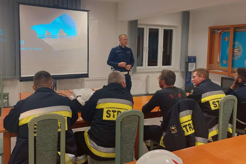 Policja przeprowadziła szkolenie dla strażaków