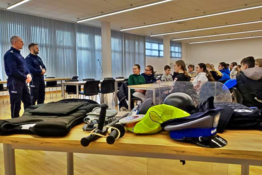 Spotkanie jubileuszowe policjantów prowadzących działania profilaktyczne z dziećmi