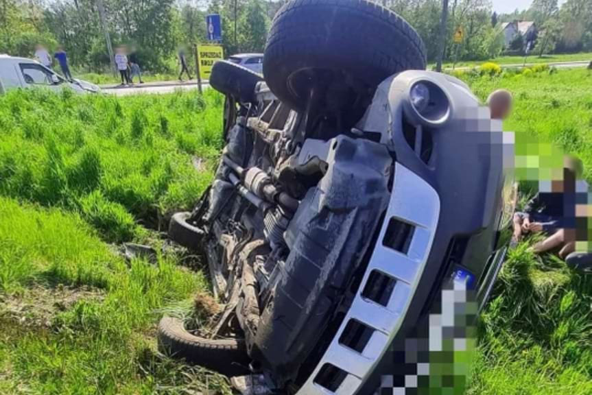 Wypadek na DW 984. Trzy osoby trafiły do szpitala