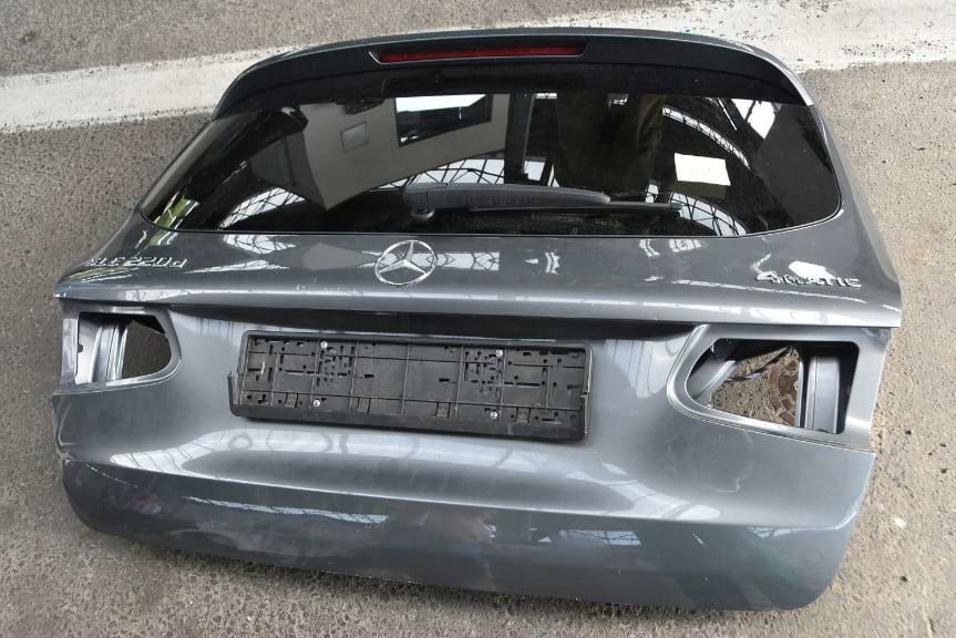 Skradziona ciężarówka i części z utraconych aut zatrzymane na granicy