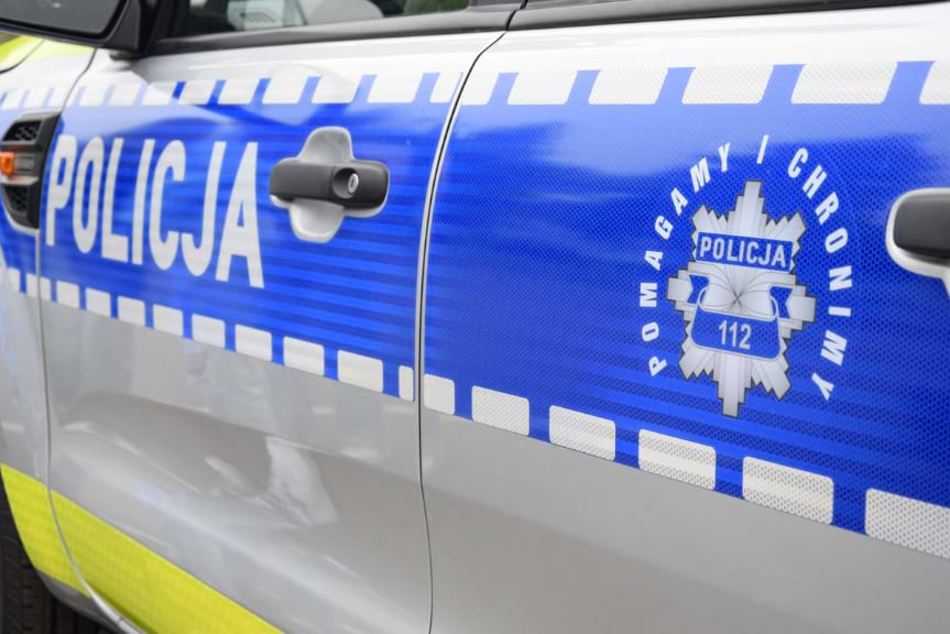 Policyjna eskorta auta z chorym dzieckiem