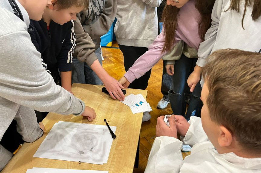 Kolbuszowscy policjanci spotkali się z młodzieżą w Szkołe Podstawowej w Hucinie