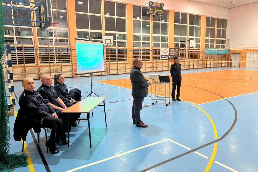 "Bezpieczeństwo dzieci i młodzieży"- debata ewaluacyjna w Lesku