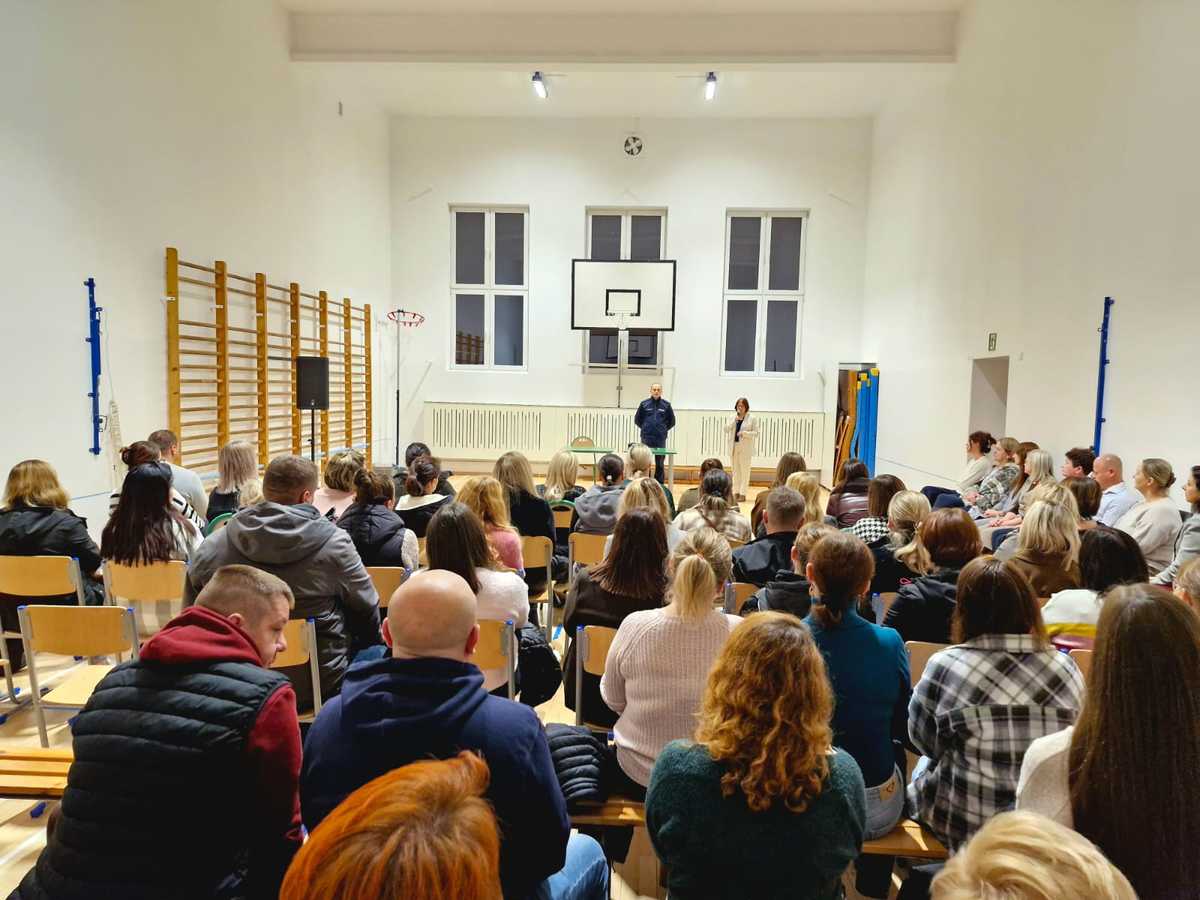 Policjanci z Łańcuta o Bezpieczeństwie w sieci z rodzicami