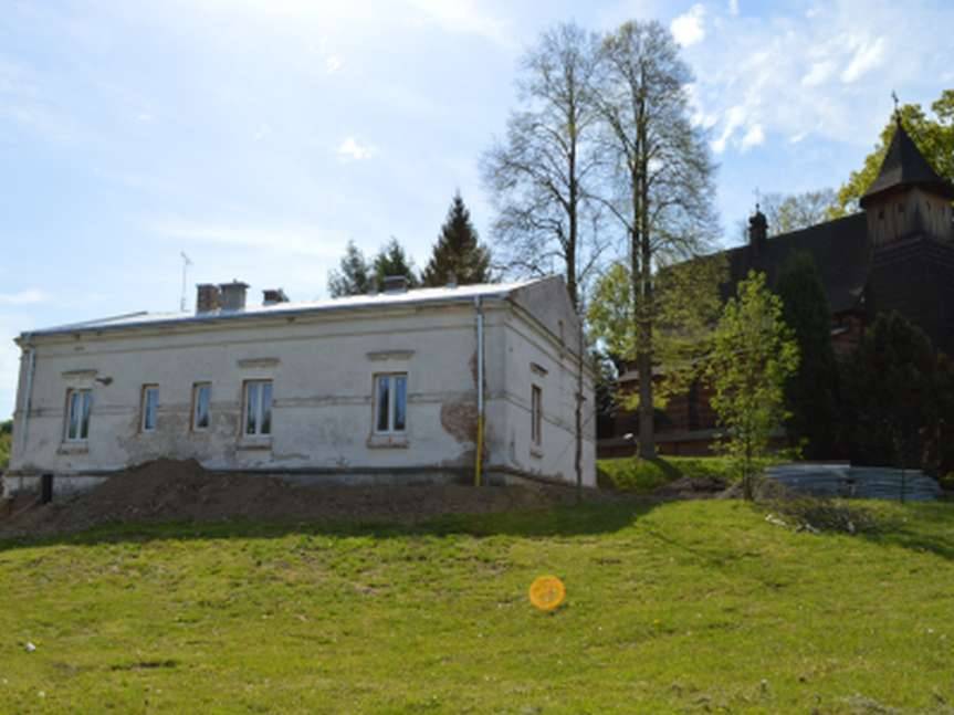 W zabytkowej plebanii w Trzcinicy będzie biblioteka