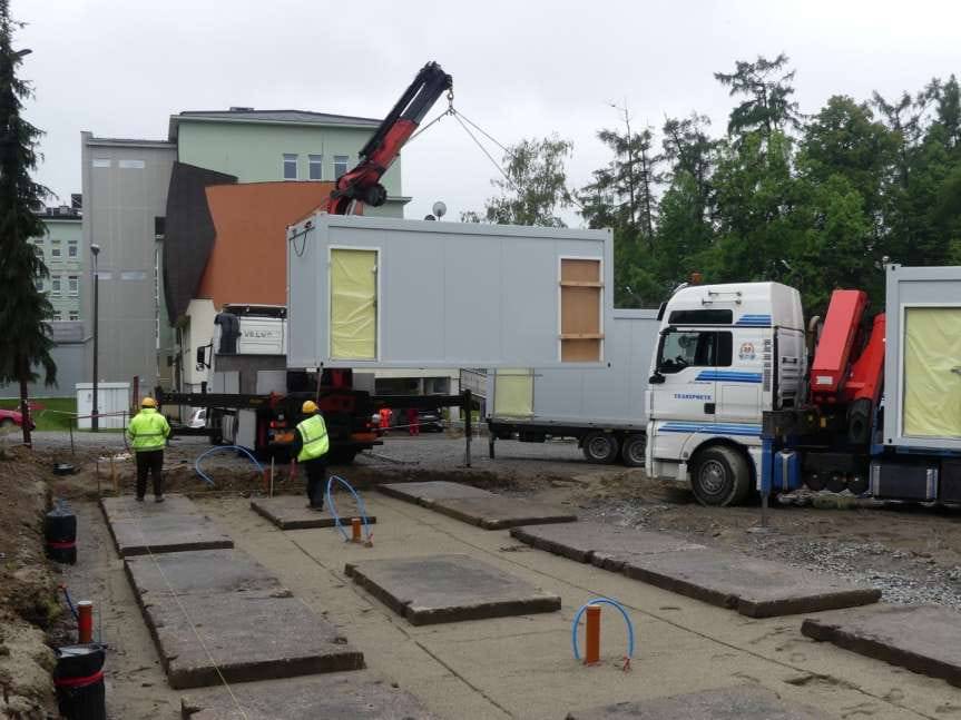Trwa montaż kontenerów dla ratowników medycznych w Jaśle