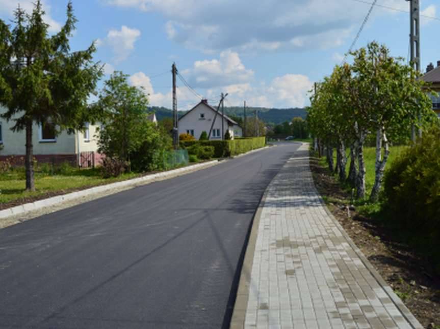 Droga w Warzycach z nową nawierzchnią