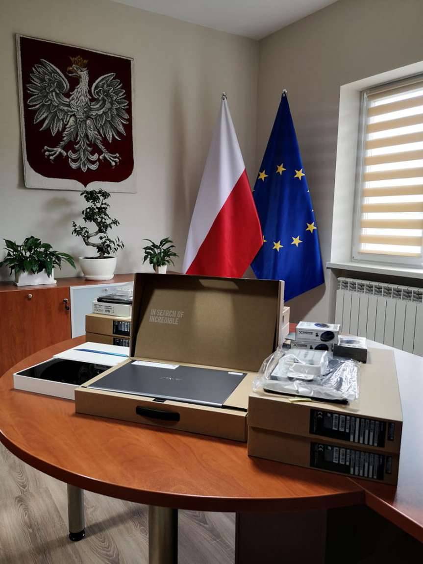 Gmina Dębowiec. Druga partia laptopów i tabletów dla uczniów