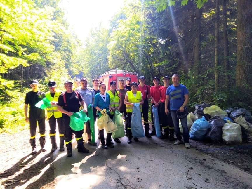 Bączal Górny/Jabłonica. Sprzątali las
