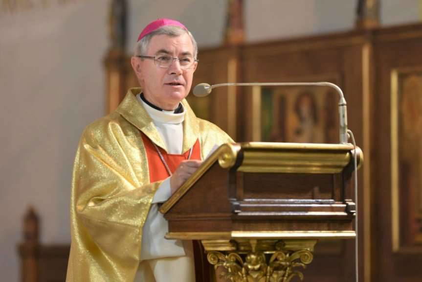 Pomnik Chrystusa Króla góruje nad Jasłem