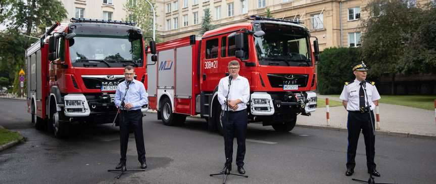 "Bitwa o wozy” - MSWiA sfinansuje wozy strażackie dla gmin o najwyższej frekwencji wyborczej