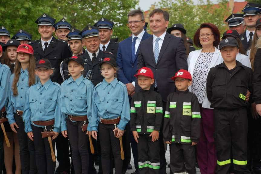 Jasło. Minister Zbigniew Ziobro dziękuje i pomaga strażakom