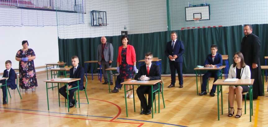 Wójt Osieka Jasielskiego nagrodził najlepszych uczniów