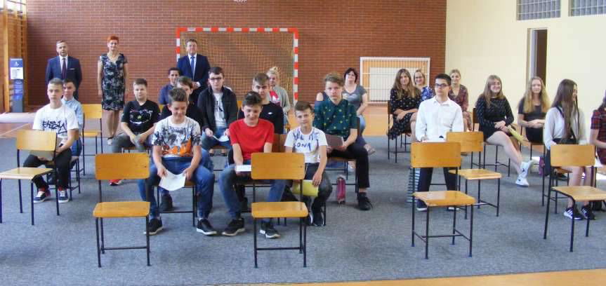 Wójt Osieka Jasielskiego nagrodził najlepszych uczniów