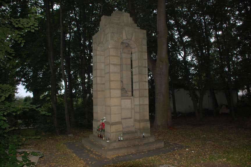 Jasło. Zgoda na porozumienie w sprawie opieki nad cmentarzem wojennym