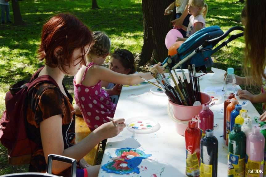 Wakacyjne teatry profilaktyczne z JDK. Niedziela z Indianami